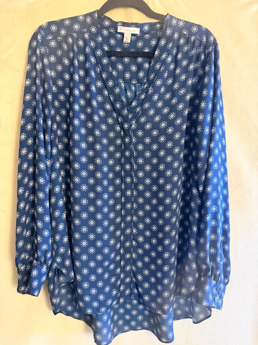 Saint John's Bay Blue Printed V-Neck Blouse
